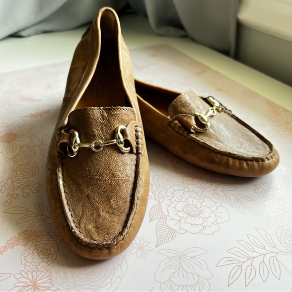 NWOT Boemos Brown Leather Loafers Size 8